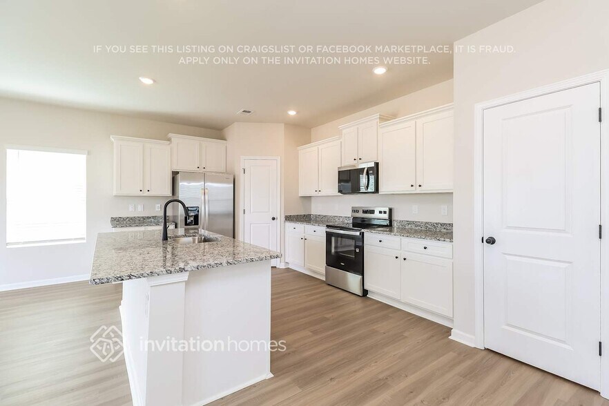 Building Photo - 3331 Fox Hall Dr