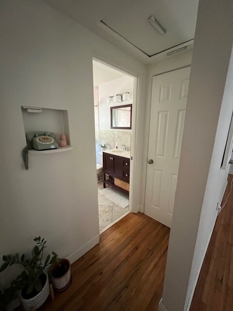 Linen closet. - 30 W Par St