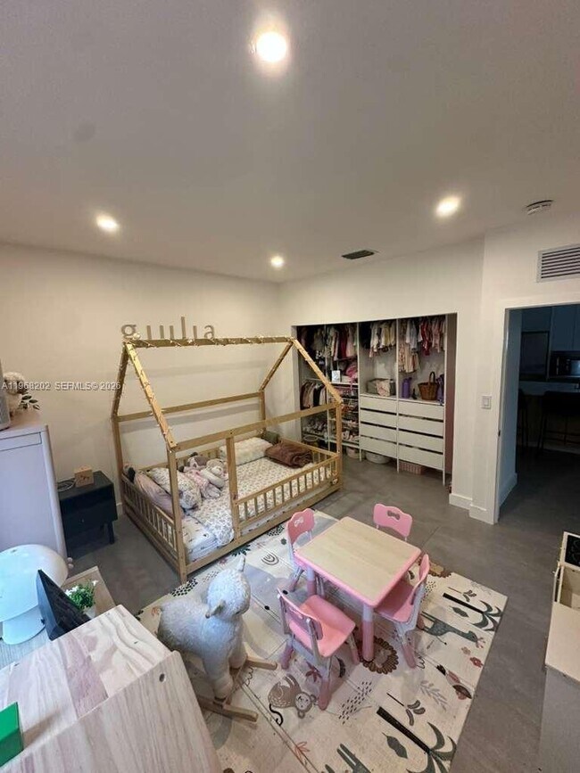 Building Photo - 1854 SW 17th St