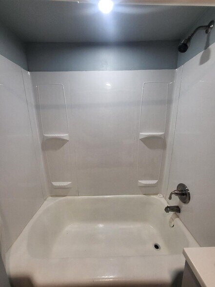 Building Photo - 437 W Bringhurst St