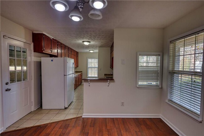 Building Photo - 2475 Nugget Dr SW