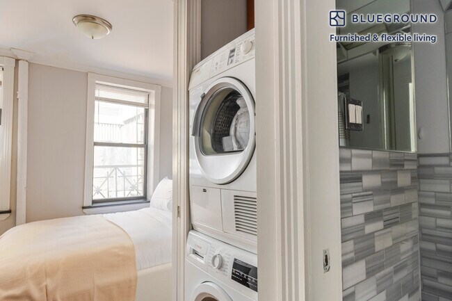 Building Photo - 1373 1st Ave