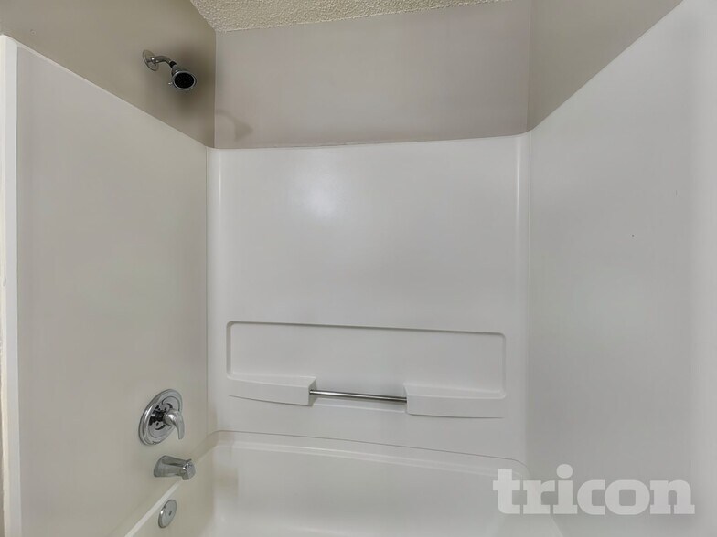 Building Photo - 10162 Commons Way