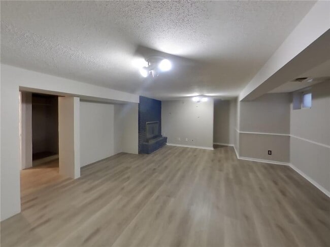 Building Photo - 6928 45th Pl N