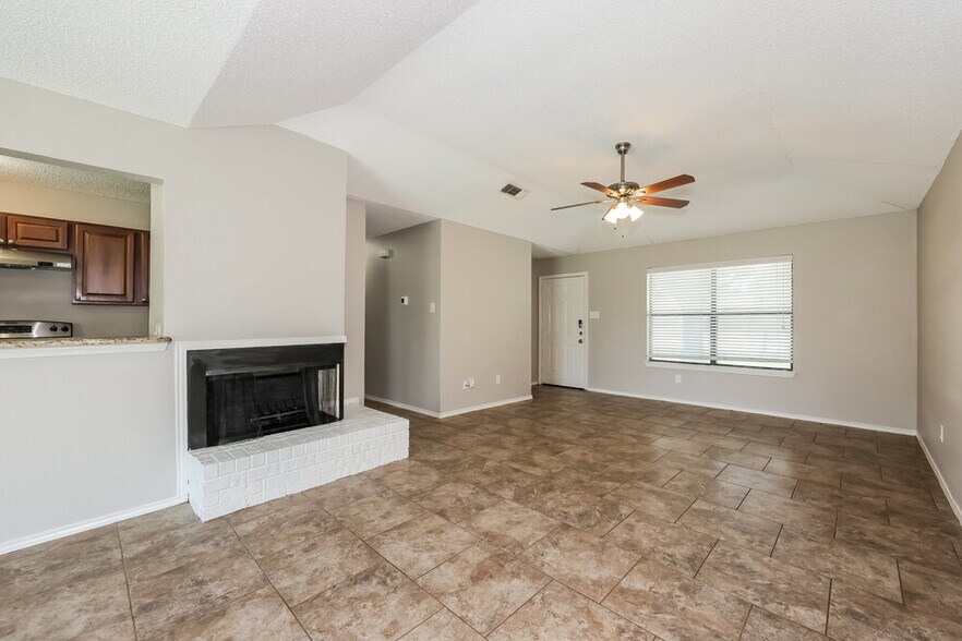 Building Photo - 611 Stell Ave
