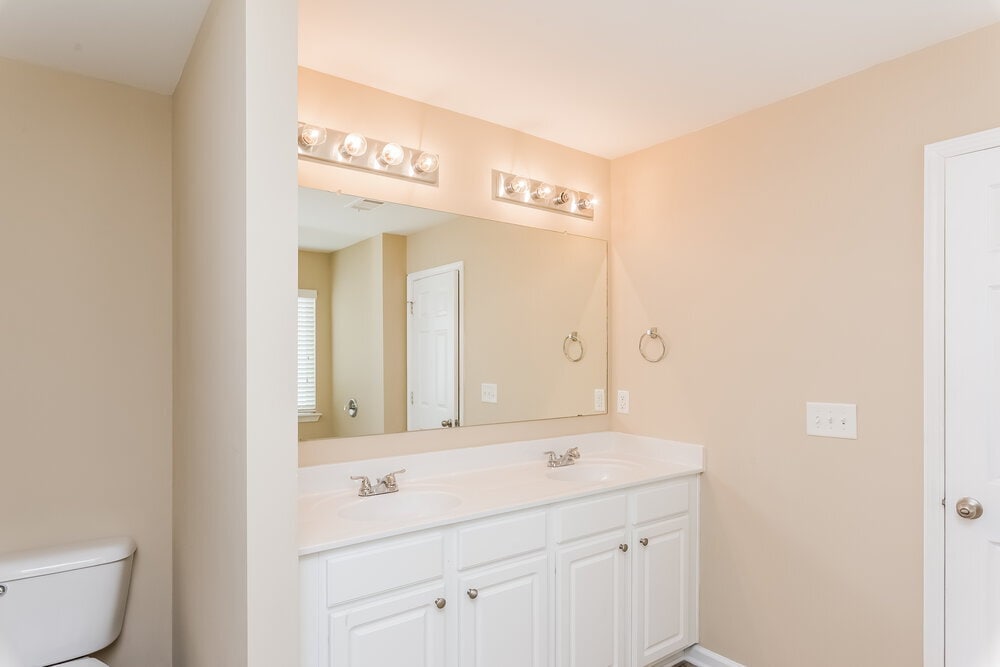 Building Photo - 2890 Centerglen Ln