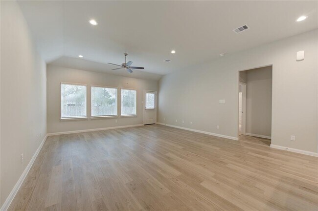 Building Photo - 3939 Sugardale St