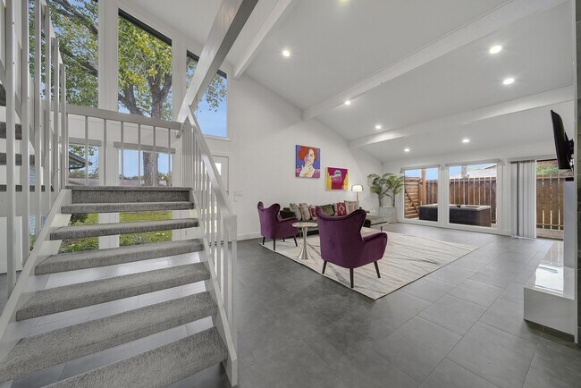 Building Photo - 313 Melorine Dr