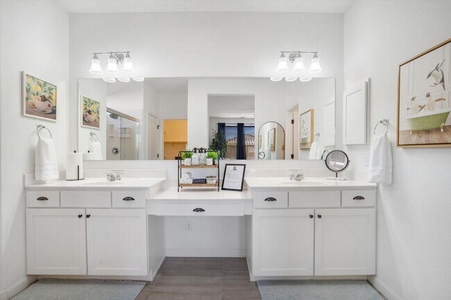 Building Photo - FULLY FURNISHED, Recently Constructed 4 Bedroom Home Available Near Golf Course Rd & Southern Blvd!