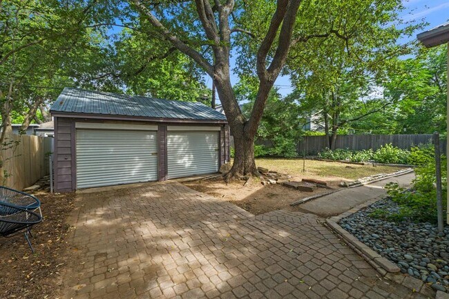 Building Photo - 3206 Kerbey Ln