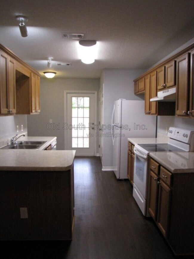 Building Photo - 8428 Walnut Ave