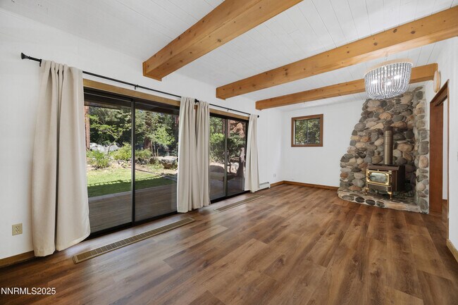 Building Photo - 445 Country Club Dr