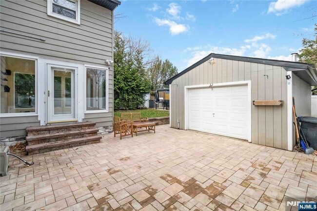 Building Photo - 31 Sherman Ave