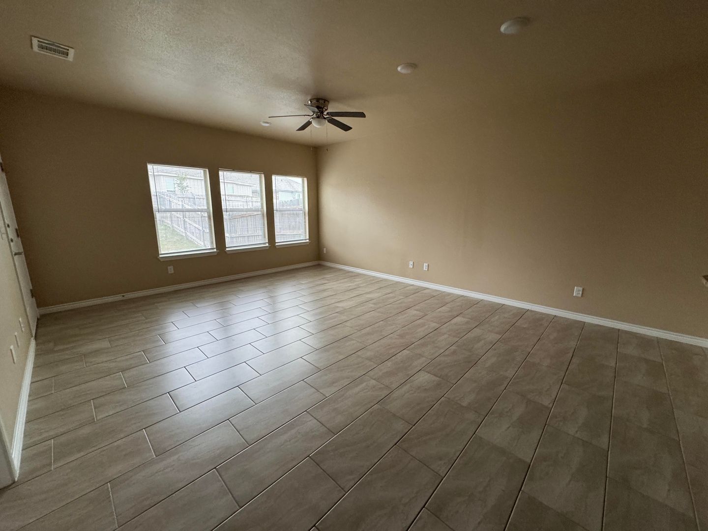 Building Photo - 5415 Rose Gdn Lp