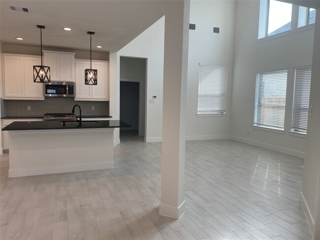 Building Photo - 31323 Balsam Hawk Ln