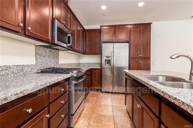 Building Photo - 40347 Calle Real