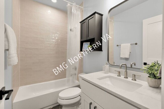 Building Photo - 2829 13th St NW