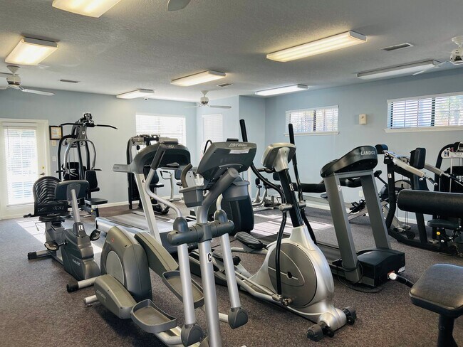 Building Photo - Gorgeous 3BD/2BA Waterfront Corner Unit in Gated Community!