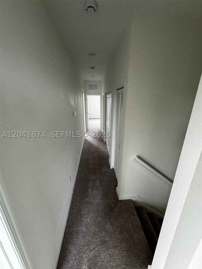 Building Photo - 285 SW 159th Dr