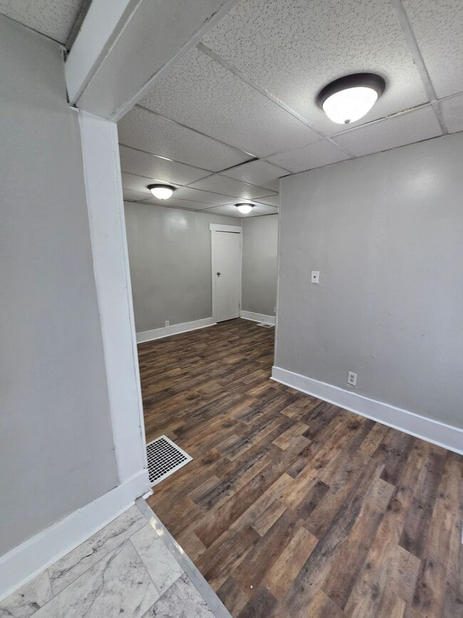 Building Photo - 2207 S Walnut St