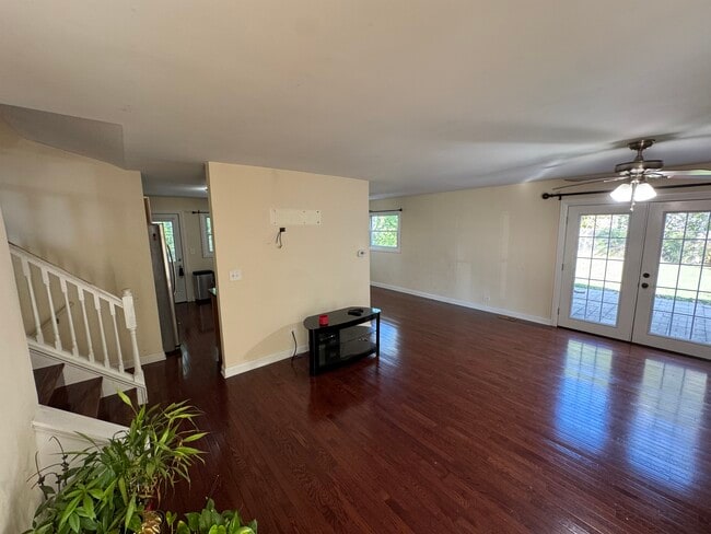 Building Photo - 7101 Longmeadow Ln