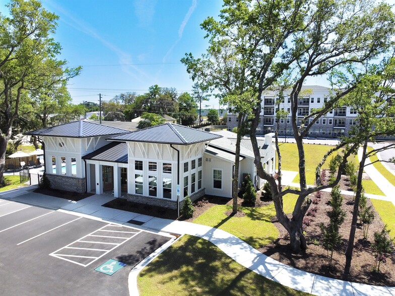 Stylish Clubhouse - The Nixon Apartments