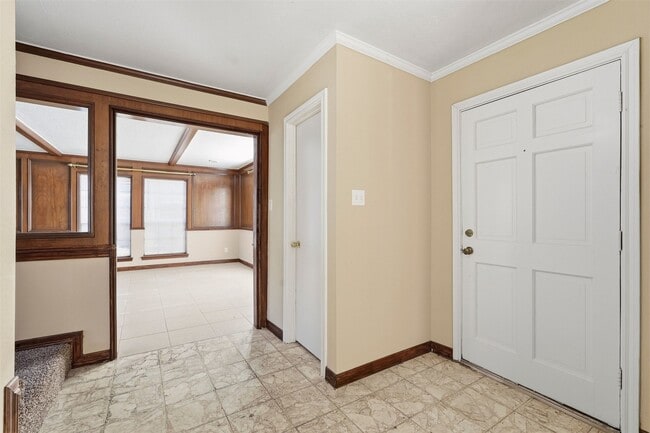 Building Photo - 16014 Southampton Dr