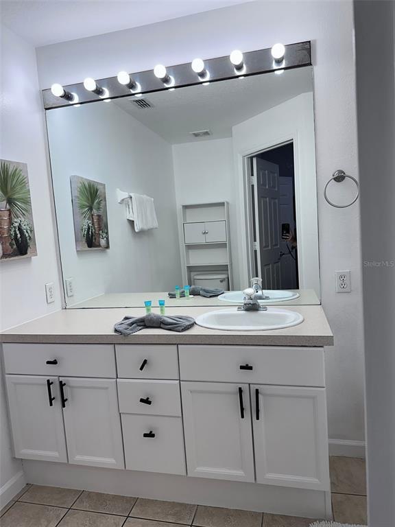 Building Photo - 2381 Silver Palm Dr