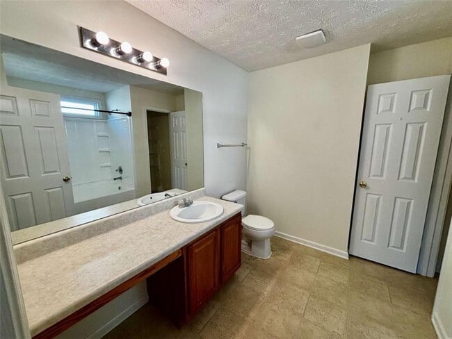 Building Photo - 2735 Meadow Trace Dr