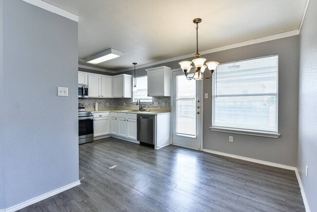 Building Photo - 4600 Donegal Bay Ct