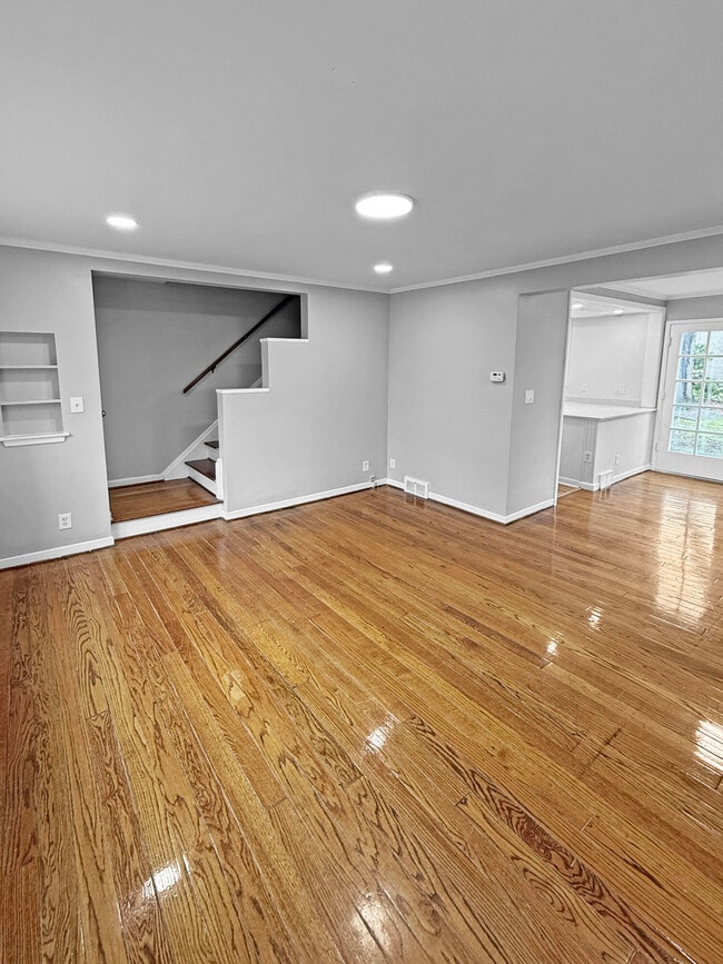 Building Photo - 3746 Brewster St