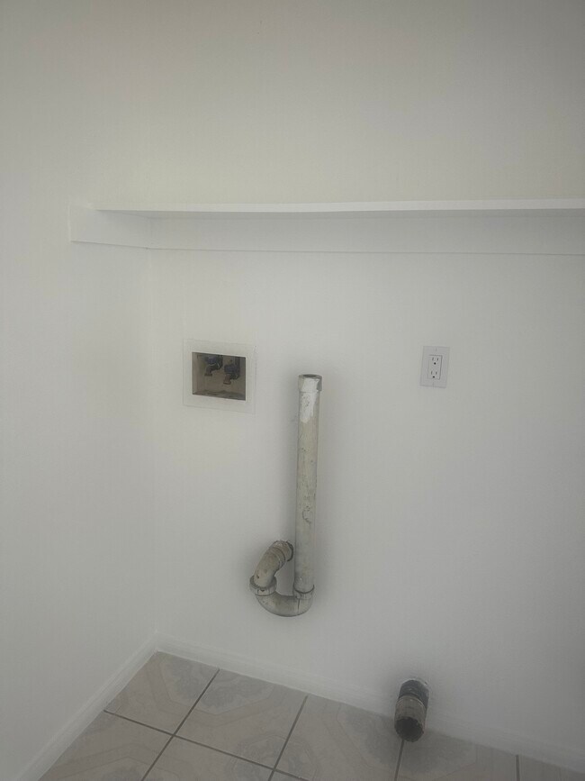 Building Photo - 855 W 61st St