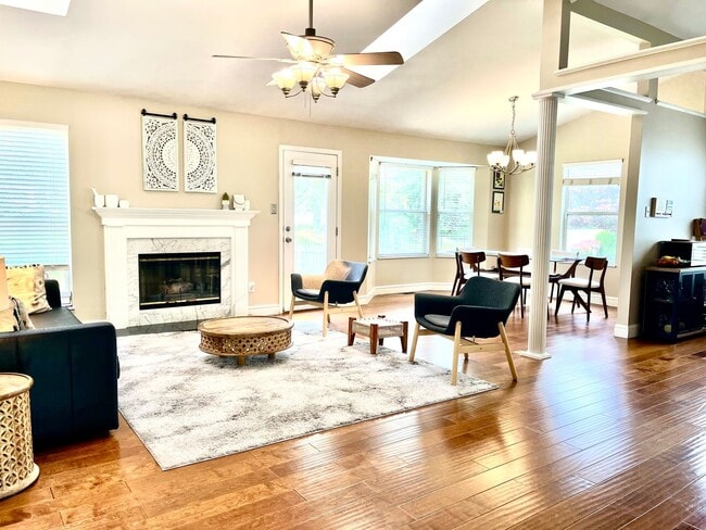 Building Photo - Stunning 3 Bed 3 Bath Ranch In Chesterfiel...