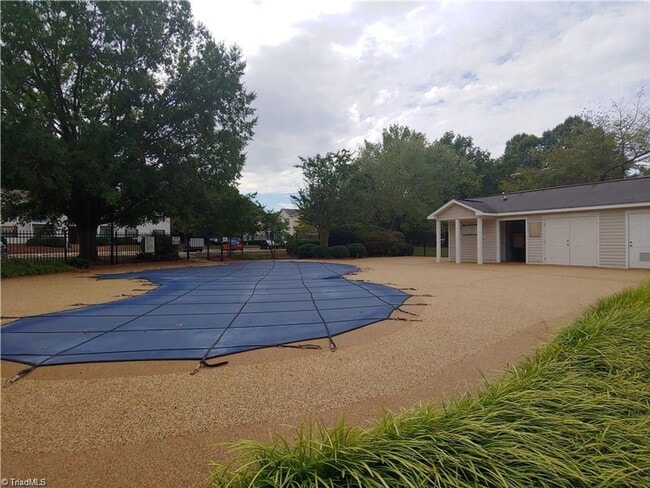 Building Photo - Condo near Guilford College!