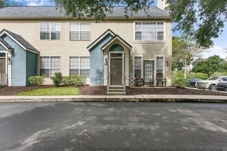 Building Photo - Terrific Bishops Court Townhouse!