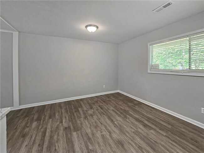 Building Photo - 8438 Stonewall Jackson Dr