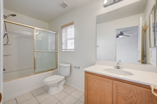 Building Photo - Beautiful 3 bedroom/2.5 baths located acro...