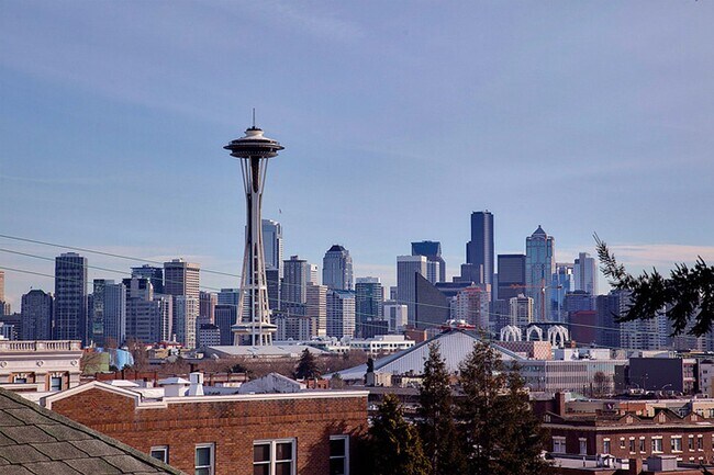 Building Photo - Queen Anne Home