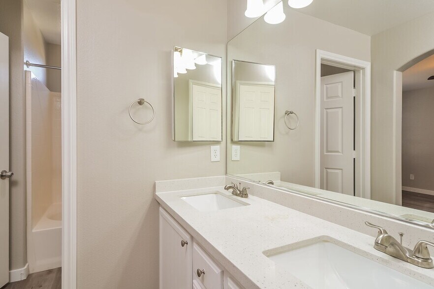 Building Photo - 2712 Morning Break Ct