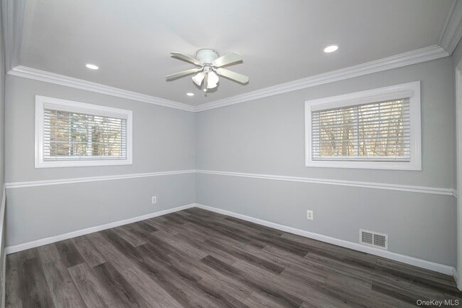 Building Photo - 5 Dark Hollow Rd