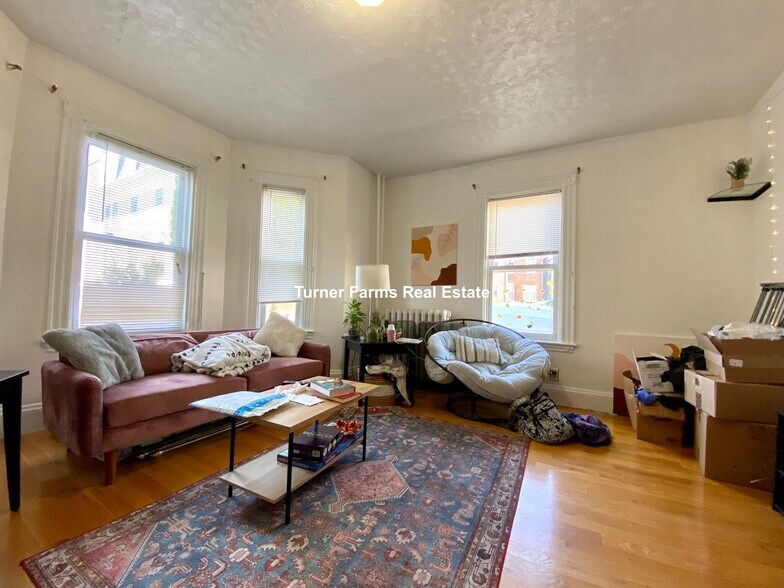 Building Photo - 205 Hillside St