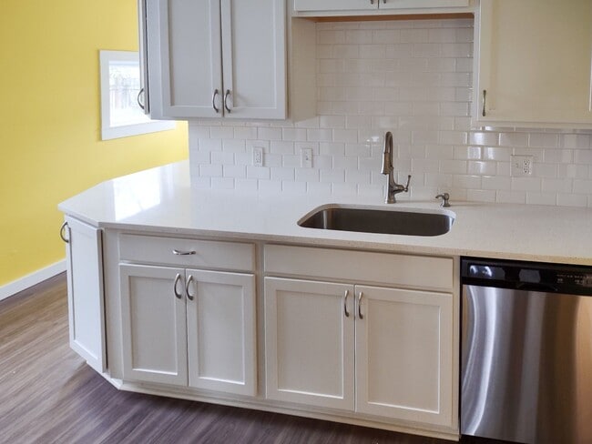 Building Photo - 506 SE 6th Ave