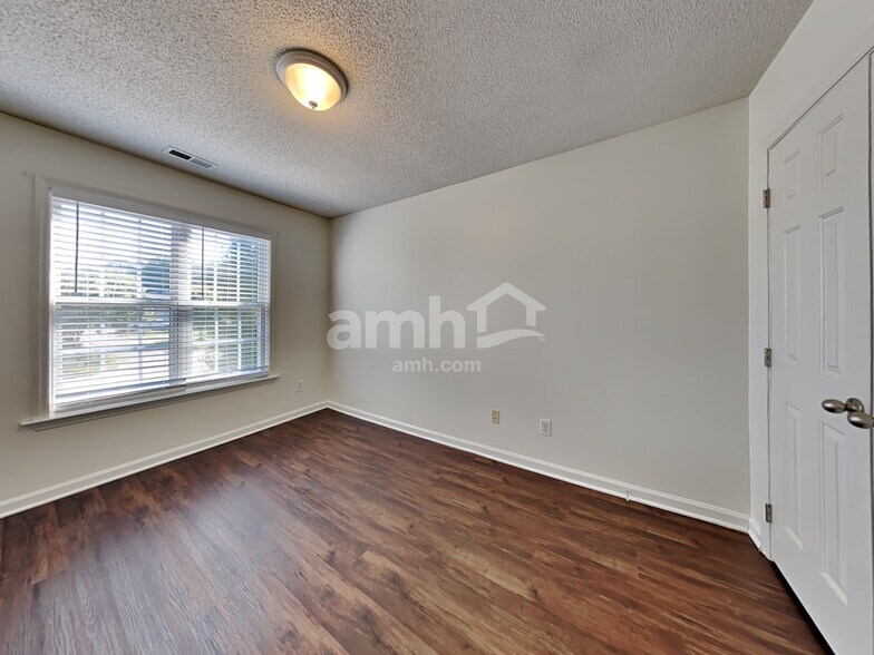 Building Photo - 5464 Grand Traverse Dr