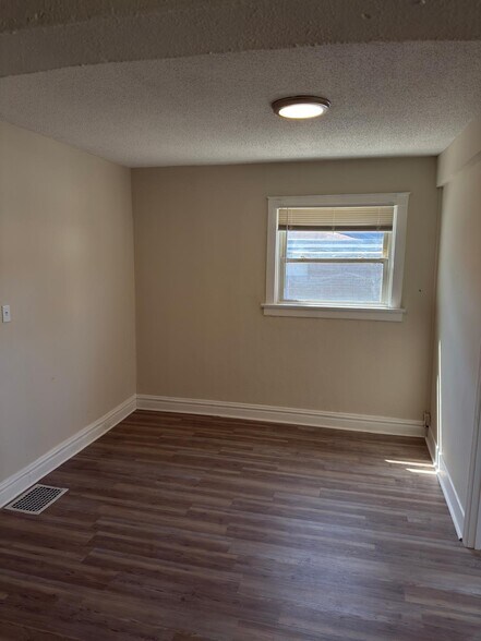 Building Photo - 3422 Pine Grove Ave