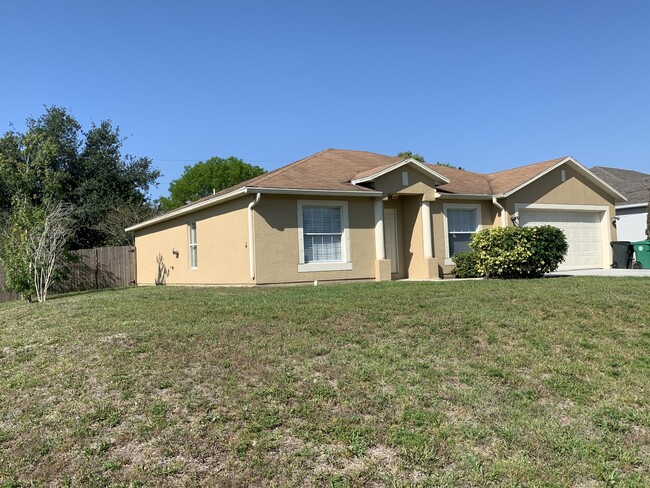 Building Photo - 269 SW Ridgecrest Dr