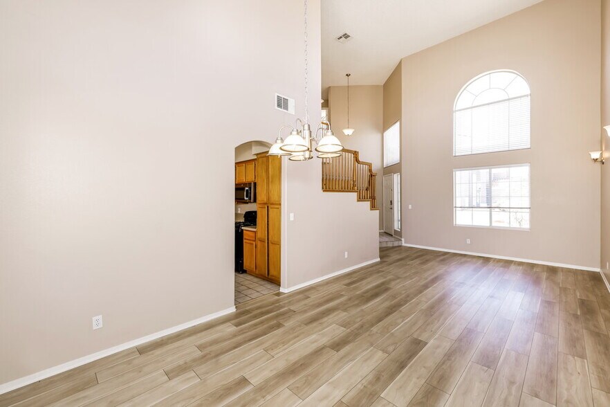 Building Photo - 268 Sundial St