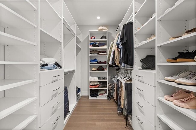 Building Photo - 1049 N Kentucky Ave