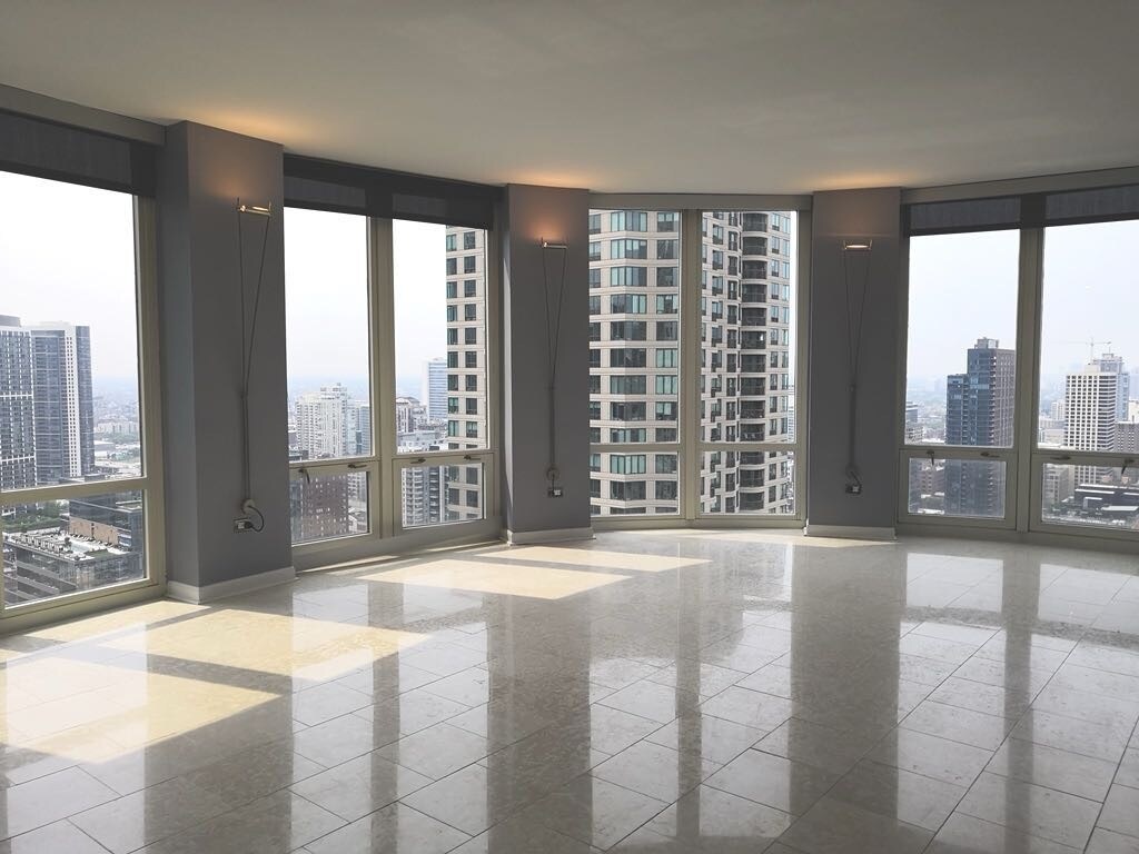 Building Photo - 345 N La Salle Dr