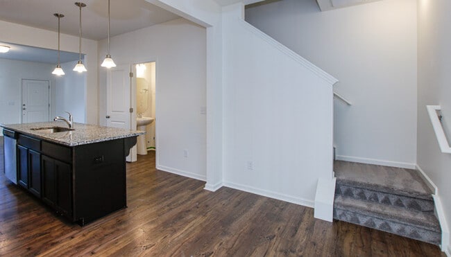 Building Photo - 2BD Townhome minutes from Downtown Pineville & I485 - Ready NOW