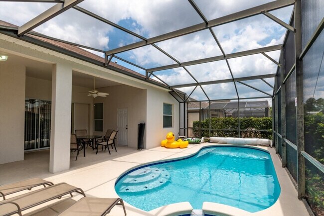 Building Photo - 8171 Fan Palm Way